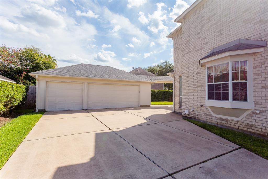 1931 2 Shoreline Drive, Missouri City, Texas 77459, 6 Bedrooms Bedrooms, 6 Rooms Rooms,4 BathroomsBathrooms,Single-family,For Sale,Shoreline,24306940