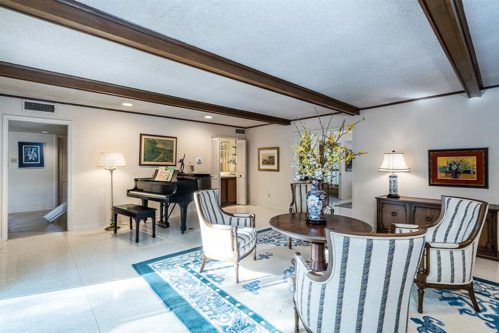 50 Williamsburg Lane, Houston, TX 77024