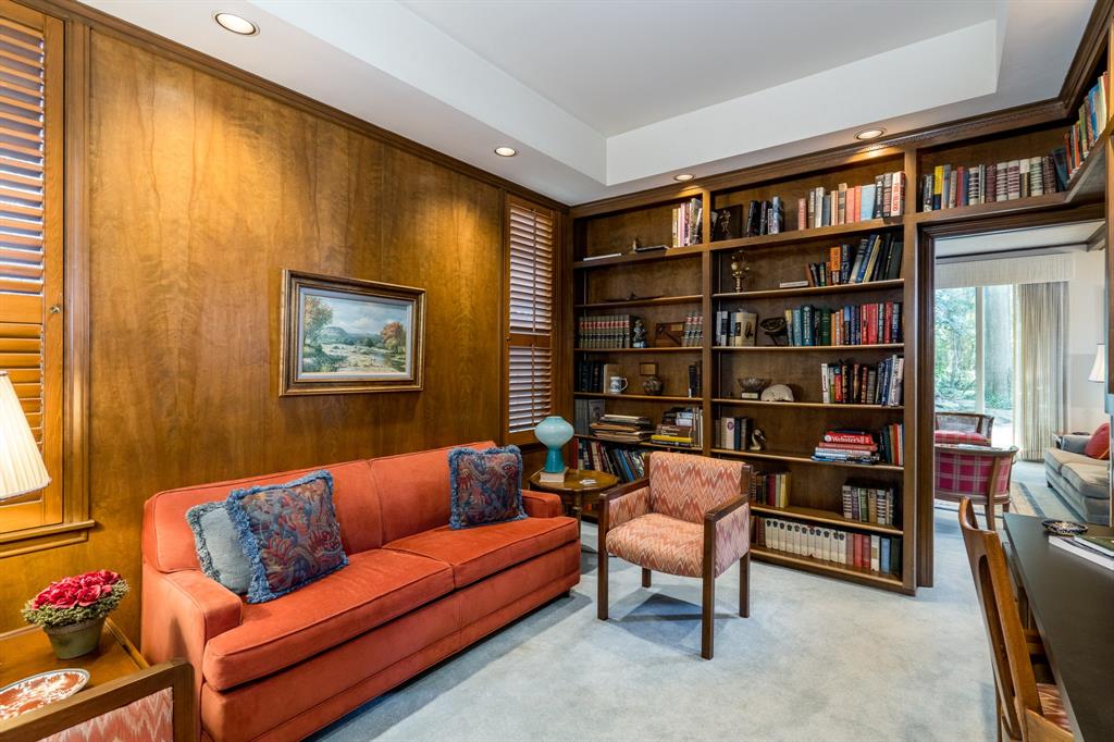 50 Williamsburg Lane, Houston, TX 77024