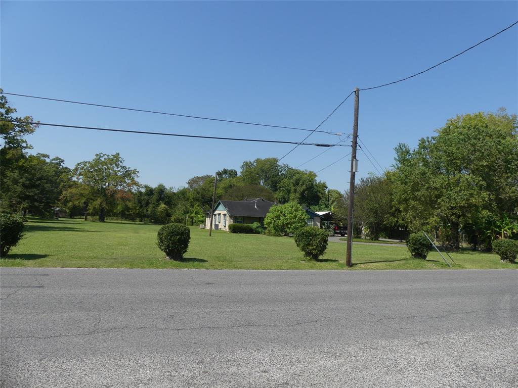 14621 Sellers Road Houston, Texas This is a great opportunity to buy this 2.5 Acres with a 3 bedroom 2 1/2 bath home. The original home has 3 bedrooms 2 bath with approximately 1200 square feet. There was an addition to the back of the property of approximately 600-800 square feet which is not reflected by Harris County. This property could be commercial or residential depending on your personal needs. You have the option to buy this property to live and enjoy for the rest of your life. You also have the option to buy the property to start or grow your own business. The property and the home has a lot of potential because of its location to Airline Drive which generates a tremendous amount of business. Sellers Road and the sellers are waiting for you buy this property to make it your own.