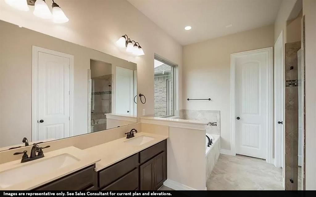 1138 2 Lakeland Circle, Rosharon, Texas 77583, 4 Bedrooms Bedrooms, 9 Rooms Rooms,3 BathroomsBathrooms,Single-family,For Sale,Lakeland Circle,69279006