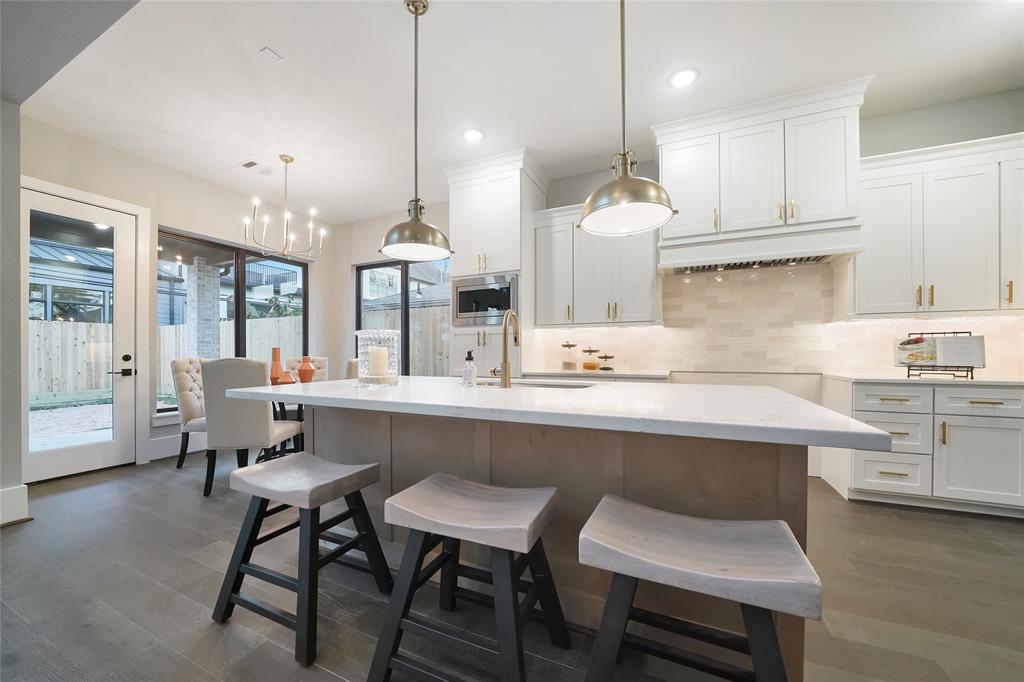 7423 2 Schiller Street, Houston, Texas 77055, 4 Bedrooms Bedrooms, 10 Rooms Rooms,3 BathroomsBathrooms,Single-family,For Sale,Schiller,58661441