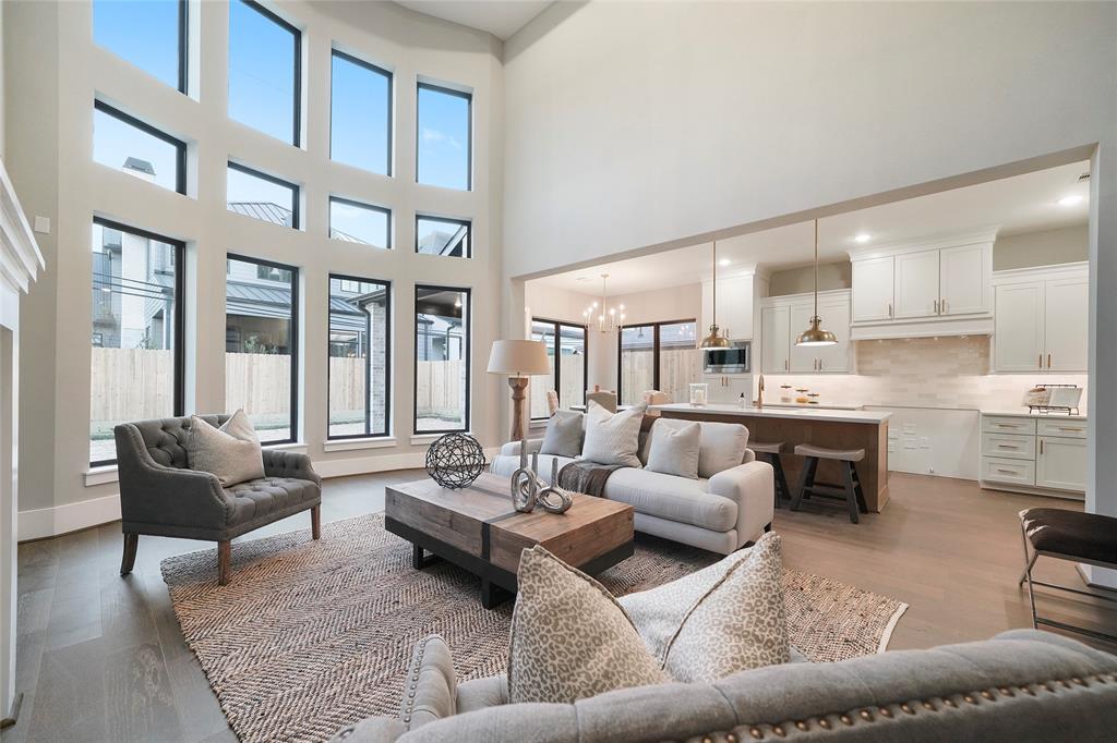 7423 2 Schiller Street, Houston, Texas 77055, 4 Bedrooms Bedrooms, 10 Rooms Rooms,3 BathroomsBathrooms,Single-family,For Sale,Schiller,58661441