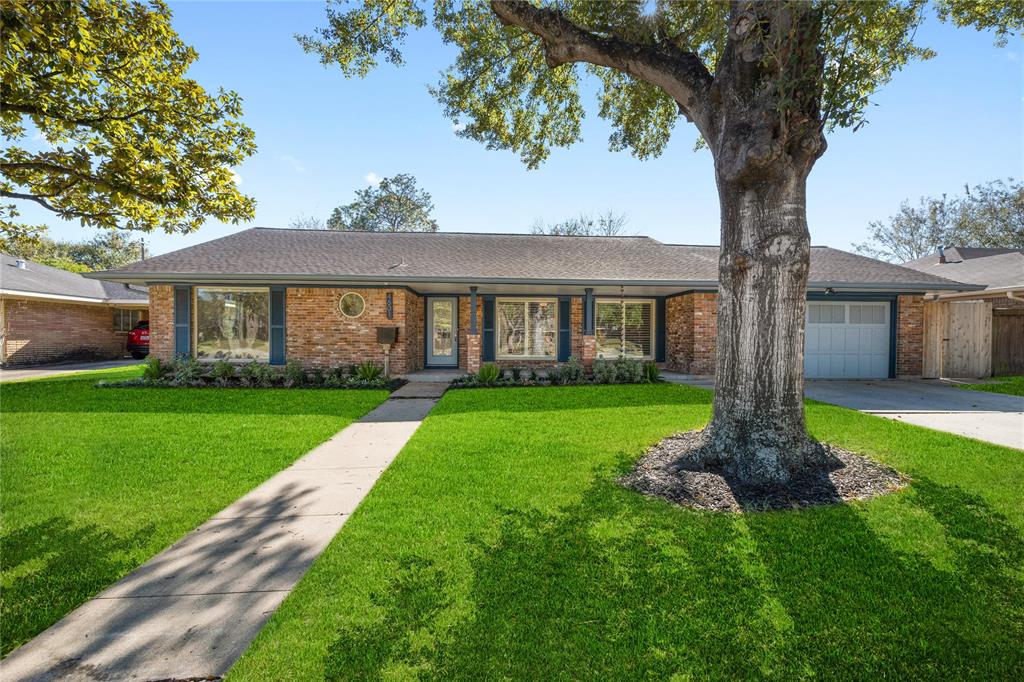This stunning four bedroom, three full bath home on a 9,375 square foot lot sits in the center of the Willowbend subdivision just outside the 610 Loop.