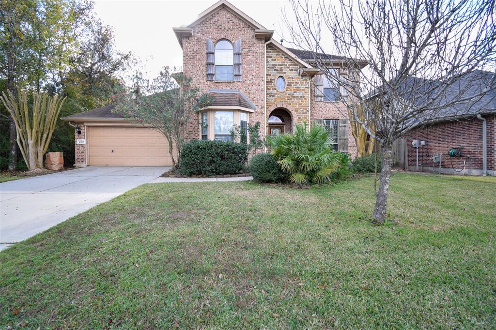 28215 Madelin Manor Lane Spring, Texas Located in the sought-after Spring Trails subdivision and quietly tucked away at a cul-de-sac with no rear neighbors and community reserve to its left. This two story 4 bed 3.5 bath house is waiting for a fabulous new family to rent. Laminate floor in study, formal living and den. New Vinyl planks for kitchen, breakfast room, hallways, and laundry room. Master suite with an exterior door to the backyard directly. Master bathroom has double vanity, separate shower and tub. Outside master bedroom has a computer area. Upstairs feature 3 bedrooms, 2 full bathrooms and 1 huge game room. Private backyard with lush greeneries. Tons of community amenities like jogging trails, tennis court, basketball court, club house, swimming pool, etc. Elementary school within the subdivision as well. Fridge/Washer/Dryer included.