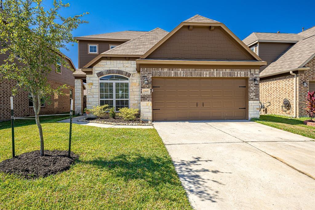 23431 Breckenridge Dale Lane Spring, Texas Charming 2-story Lake Ridge Builders Energy Star home in the highly-desired Breckenridge Park community; complete with 4 bedrooms, 2 1/2 bathrooms & 2-car attached garage. The open-concept floor plan includes a spacious family room & formal dining room, both open to the Chef's island kitchen; boasting 42" weathered oak cabinets, elegant granite countertops & recent appliances; including a gas oven/range & built-in microwave. 1st floor Master Suite offers en-suite bath w/ his & her sinks, soaking tub + shower & large walk-in closet. Head upstairs to a versatile game room plus 3 additional bright & spacious bedrooms. Step out back to a large covered patio & fenced backyard to make your own. Minutes from the Hardy Toll Road & METRO’s Spring Park & Ride facilities. Easy access to IAH Airport, major shopping centers, popular restaurants & entertainment. Zoned to Spring ISD schools.