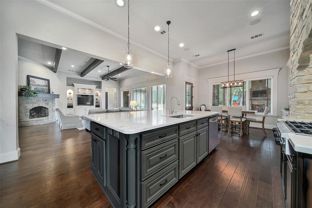 6 Huntington Woods Estates Drive, Tomball, TX 77377