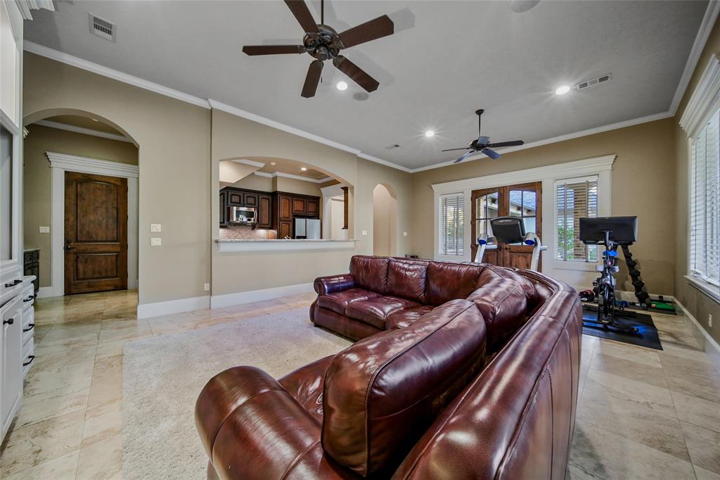 6 Huntington Woods Estates Drive, Tomball, TX 77377