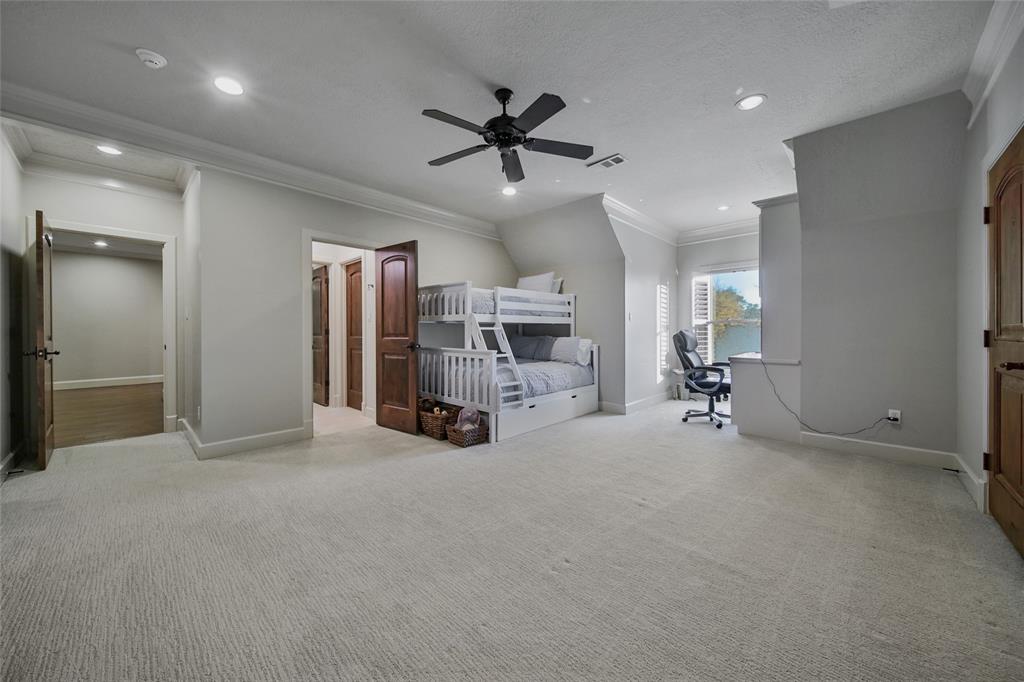 6 Huntington Woods Estates Drive, Tomball, TX 77377