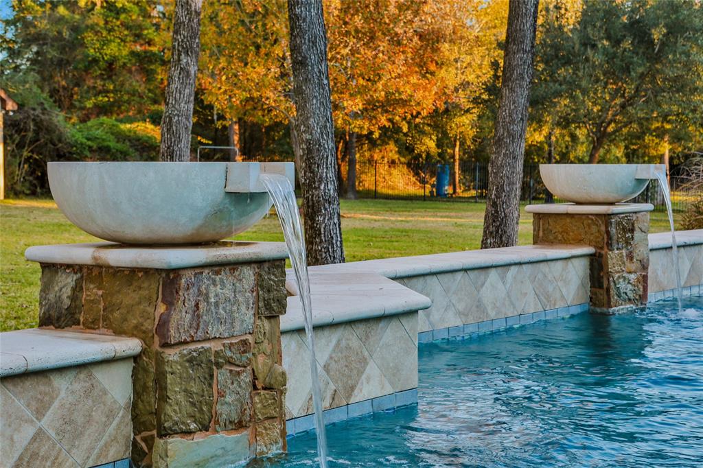 6 Huntington Woods Estates Drive, Tomball, TX 77377