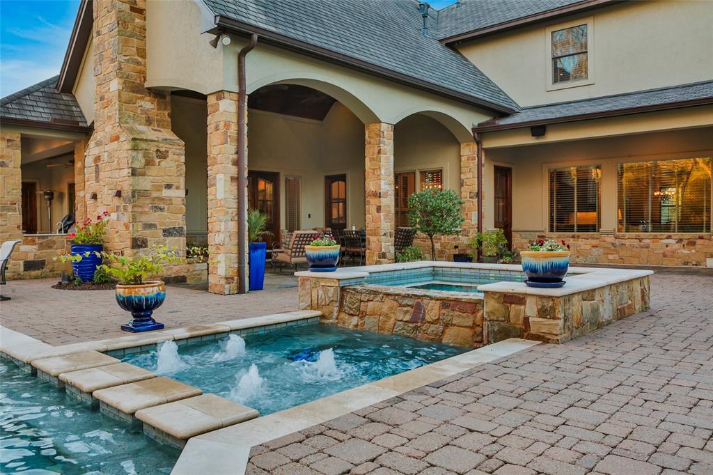 6 Huntington Woods Estates Drive, Tomball, TX 77377