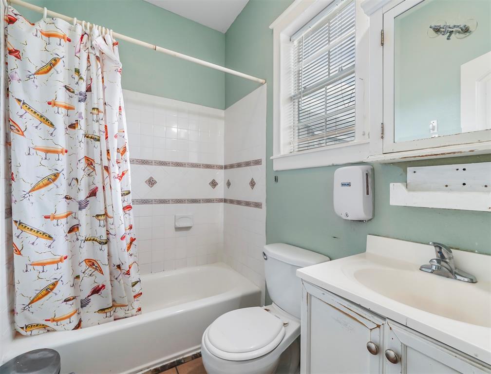 2727 2 Avenue K, Galveston, Texas 77550, 3 Bedrooms Bedrooms, ,1 BathroomBathrooms,Multi-family,For Sale,Avenue K,96433255