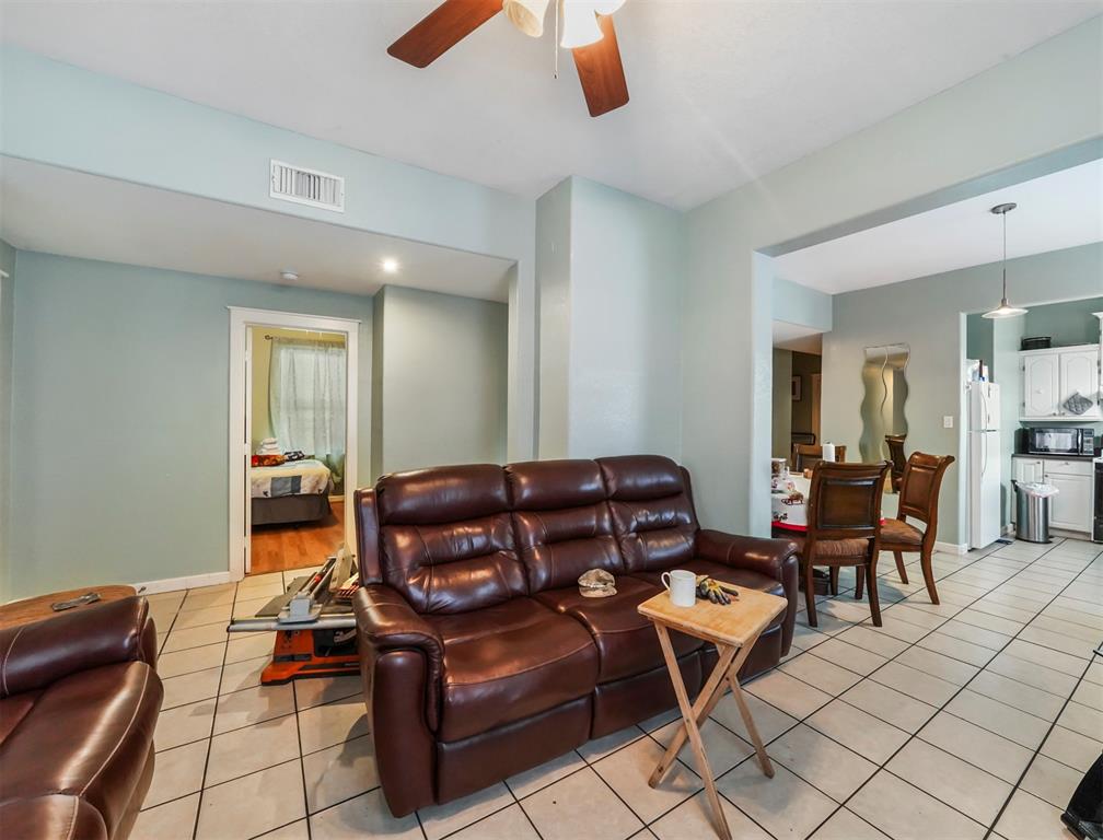 2727 2 Avenue K, Galveston, Texas 77550, 3 Bedrooms Bedrooms, ,1 BathroomBathrooms,Multi-family,For Sale,Avenue K,96433255