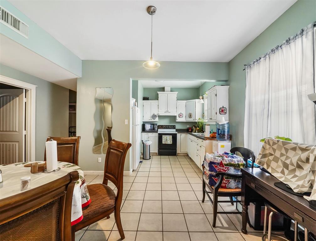 2727 2 Avenue K, Galveston, Texas 77550, 3 Bedrooms Bedrooms, ,1 BathroomBathrooms,Multi-family,For Sale,Avenue K,96433255