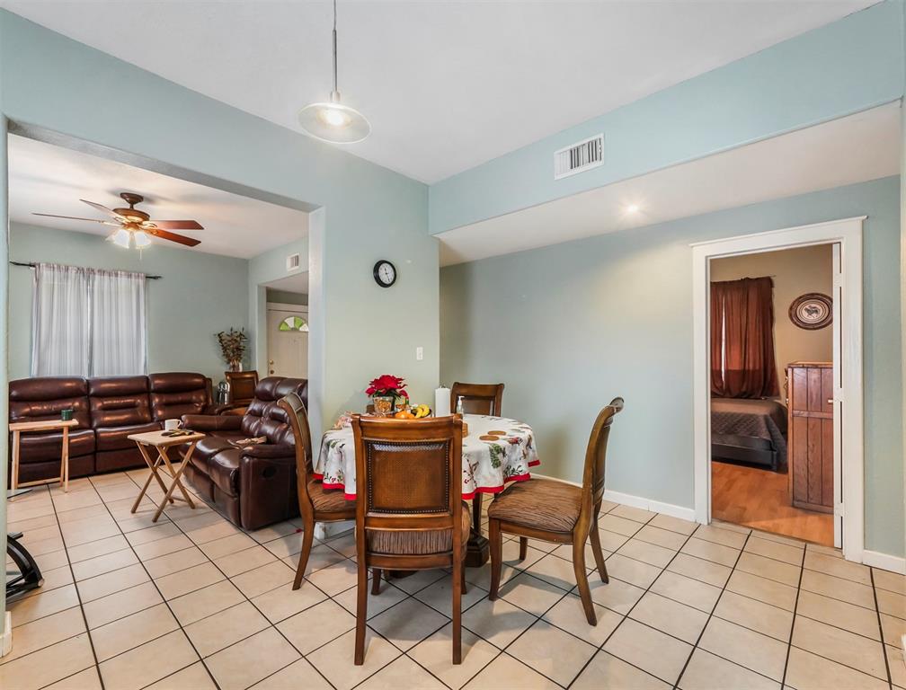 2727 2 Avenue K, Galveston, Texas 77550, 3 Bedrooms Bedrooms, ,1 BathroomBathrooms,Multi-family,For Sale,Avenue K,96433255