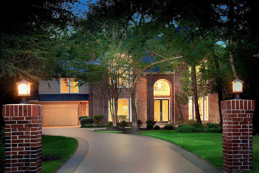 7 Scullers Cove Court The Woodlands, Texas Beautiful custom home on nearly an acre in Panther Creek! Original owners! Located on a cul-de-sac street, this home features hardwood flooring and Karastan carpet, LED canned lighting throughout downstairs, 2 gas log fireplaces, crown moulding, soaring ceilings and abundant storage throughout. Island kitchen with breakfast bar, granite counters, double oven and custom cabinetry opens to the breakfast room and den; washer/dryer/fridge included; both formals; private study; master retreat down; 3 bedrooms and game room up; 3 car garage with storage and electric car charging station + 2 car porte-cochere ensures plenty of parking; covered patio overlooks the expansive backyard with plenty of room for a pool!
