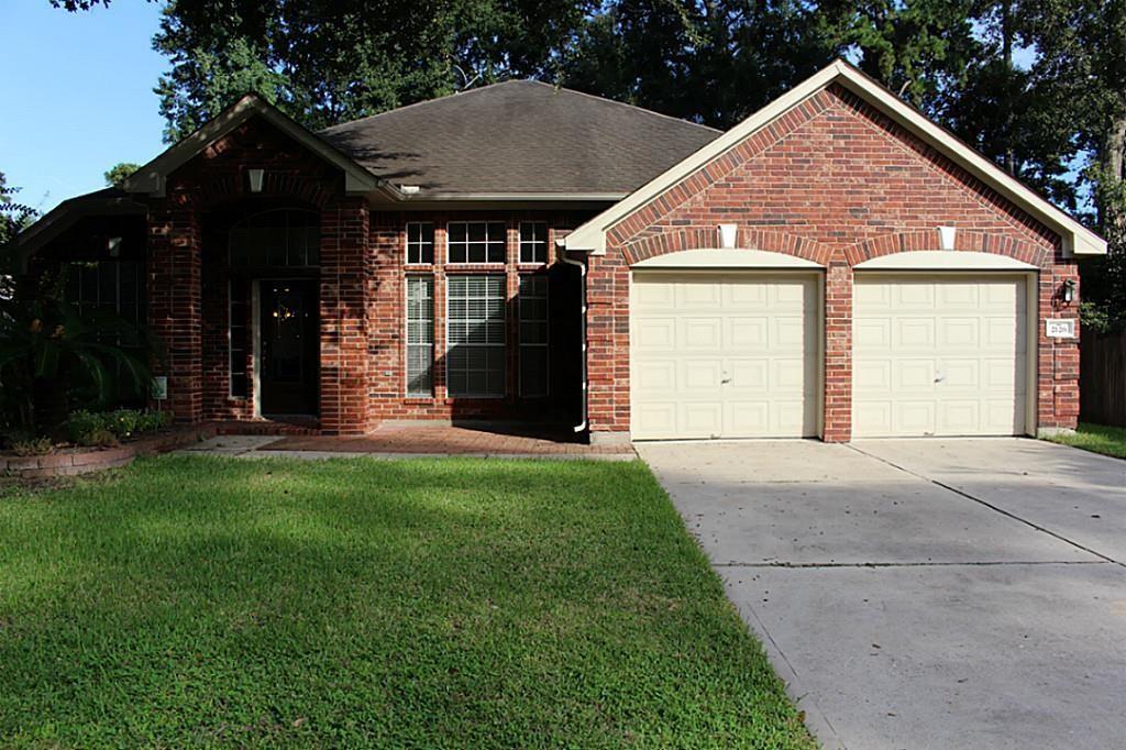 2126 Grovewood Park Conroe, Texas This gorgeous 1 story home on an over-sized lot has is all in Imperial Oaks! Look no more! 3/4 bedrooms(study), both formals with marble floors, laminate wood floors in entry and den, stainless steel appliances, covered patio, sprinkler system, Make your appointment today!