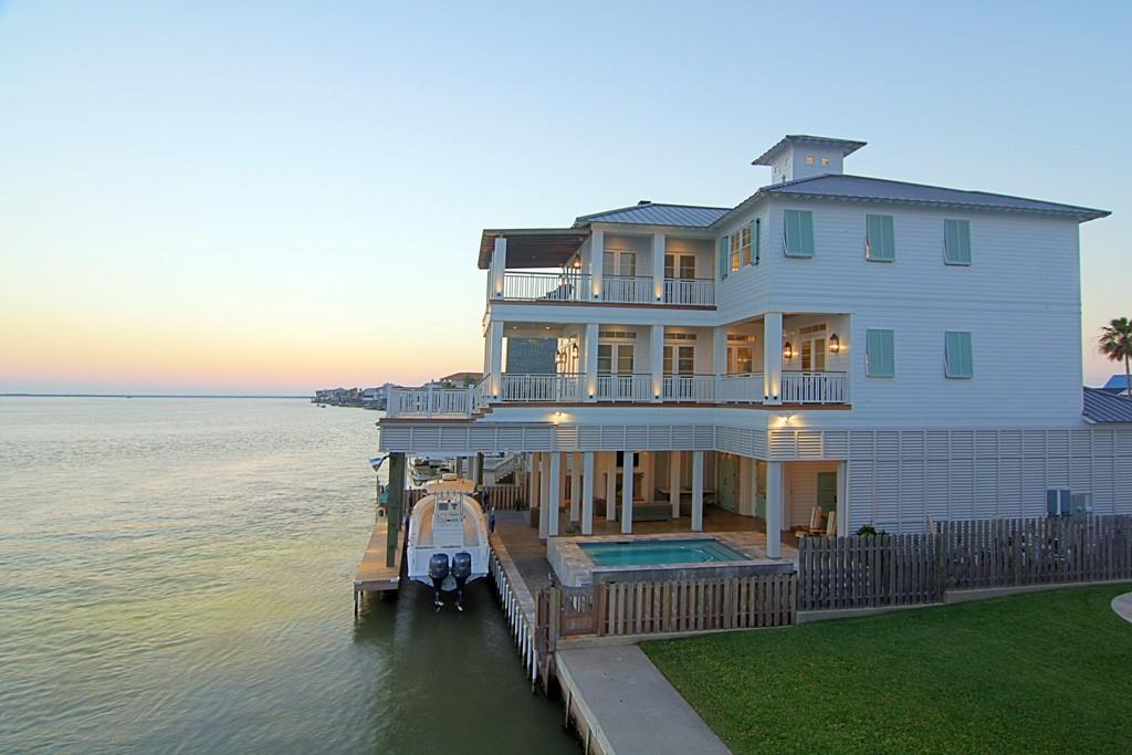 Luxury homes for sale in Tiki Island, TX