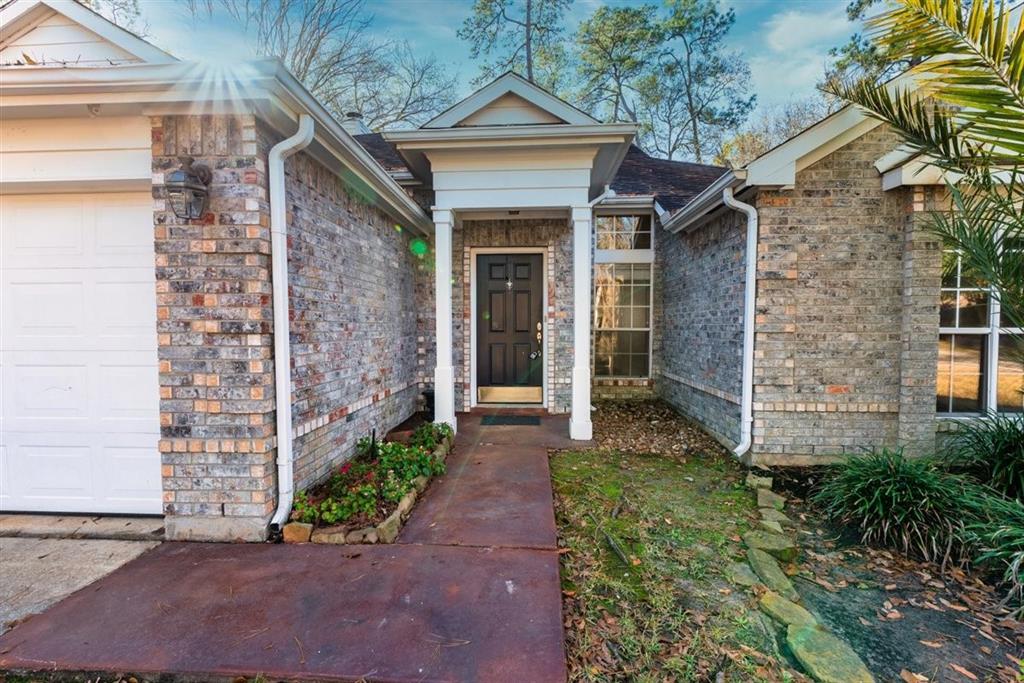 172 Golden Arrow Circle The Woodlands, Texas Updated single-story in the heart of The Woodlands! Granite Countertops & modernized primary bathroom! All new flooring 14 months ago. Spacious main living space. Study w/closet and french doors, Double door access the patio, easy maintenance. Walk to shopping at Woodlands Parkway & Kuykendahl! The neighborhood offers a pond for fishing and park that includes tennis courts, play structure & picnic area! Exemplary schools. Galatas Elementary and track to The Woodlands High School.