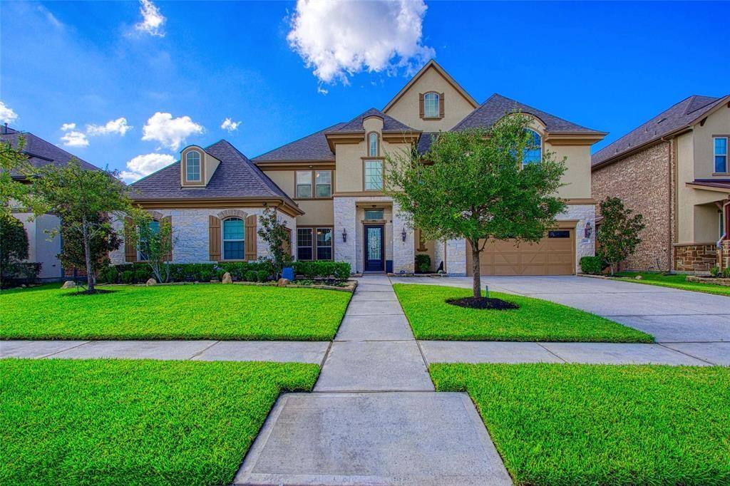 3819 Dortmund Spring, Texas Welcome to this 4900+ sq ft beauty! Upon entry, the formal dining is to your left, from there, you will enter into the 2 story family room. Family room opens up to the kitchen with an oversized island, breakfast area & sun room/office areas. Tucked away around the bend is the primary suite w/sitting area, his/her closets + a cedar closet. Spa like shower and tub with double sinks. Also on the 1st level is guest room w/ ensuite bathroom, laundry room, mud and powder room. Curved stairs ascend to 3 bedrooms, 2 bathrooms, media and game room.