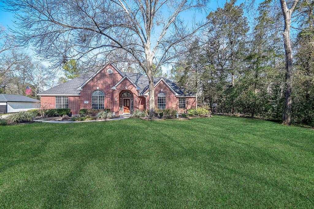 558 Jubal Early Lane Conroe, Texas High & dry!! Beautiful, clean custom home with 4 Bdrm, 3 bath, almost 3000 sq ft on nearly half acre lot. Formal dining room, gourmet island kitchen with double ovens, gas cooktop, walk-in pantry & breakfast bar. Large family room with gas log/wood burning fireplace, hardwood floors, ceiling fan and wall of windows looking to the private back yard. Spacious Primary retreat with ensuite bath, double vanities, jacuzzi tub, separate shower, his & hers walk-in closets. Oversized 3 Car garage, Porte-Cochere, extended paver stone covered patio, sprinkler system, fully fenced. Fresh paint, recent carpet, updates include light fixtures, microwave & Refrigerator. Lawn maintenance included! Central location, easy access to I-45, shopping, hospitals, golf course community, subdivision tennis courts & pool, Conroe ISD!