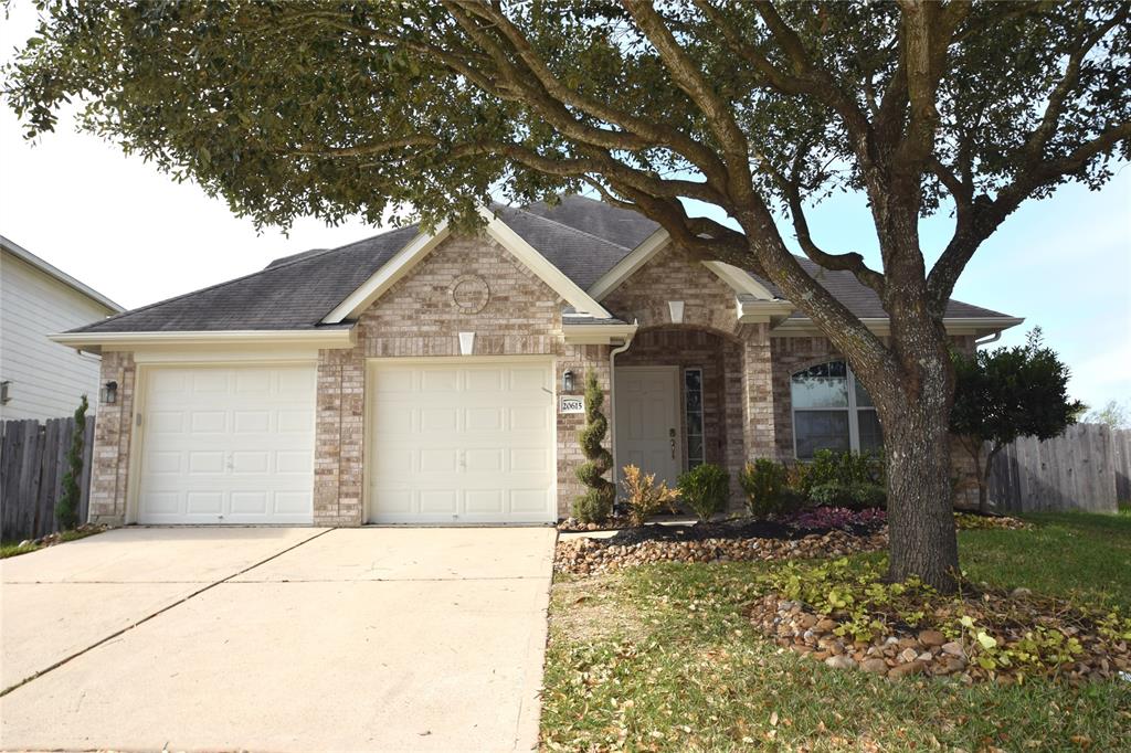 20615 Spring Aspen Lane Spring, Texas You'll love the beauty of this fashionable one-story, 3 bedrooms downstairs and game room upstair with a full bathroom, warm hardwood floors & granite countertops! Cul-de-sac lot with a large backyard, outside cover patio. Perfect move-in condition! See photos! Ready to move in!!!!