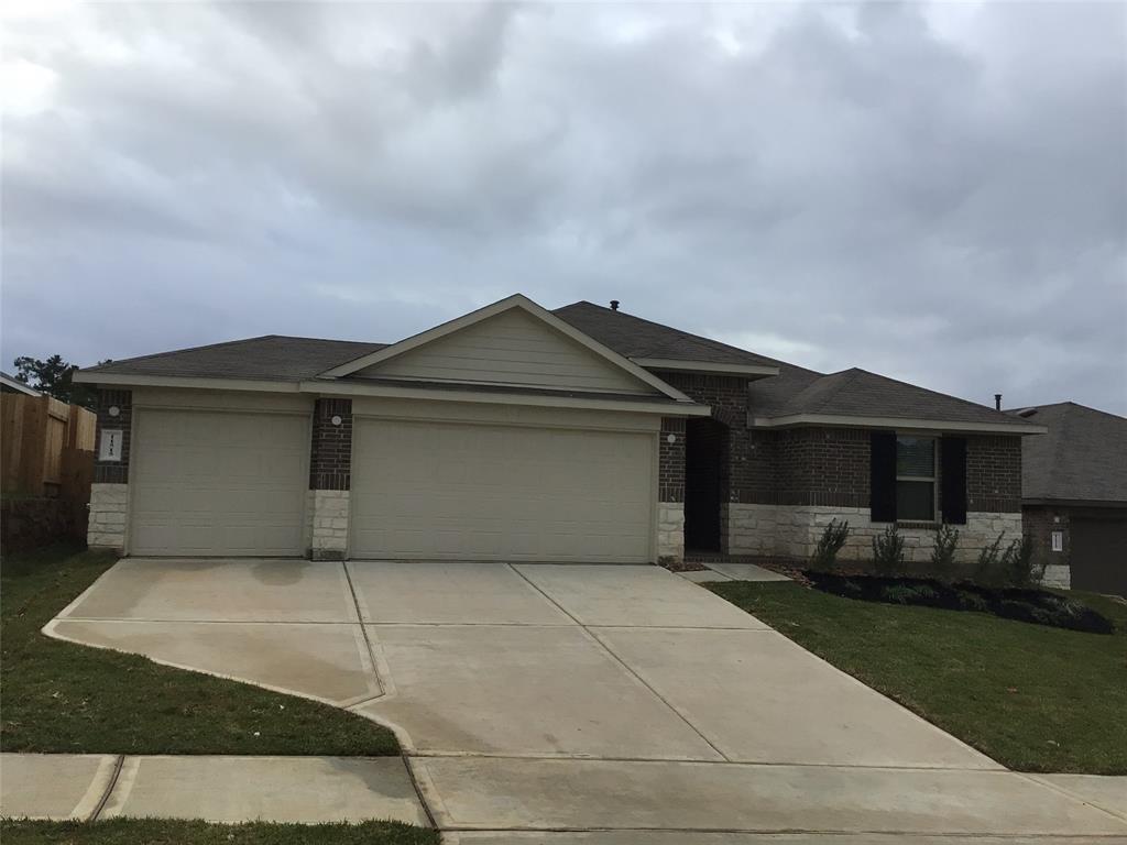 11515 Parrot Fish Court Conroe, Texas New construction built in 2020, a 2065 sq-ft home with 4 Bed, 2 Bath, 1 story, 3 car garage/ DRHorton Open Floor Plan located at Water Crest Subdivision near Conroe Lake. This community features a Recreational Center, 2 Pools, a Club House, Playground, Ponds, Water Falls and Private Boat Ramp Access. The house came equipped with Washer and Dryer, Kitchen has a large Island able to seat the whole family for breakfast, 36" dark cabinets and granite countertops. Great Primary bedroom with Primary Bathroom with separate shower and bathtub and double sink vanity and large Walking Closet. On the back the house has a covered patio and considerable backyard.