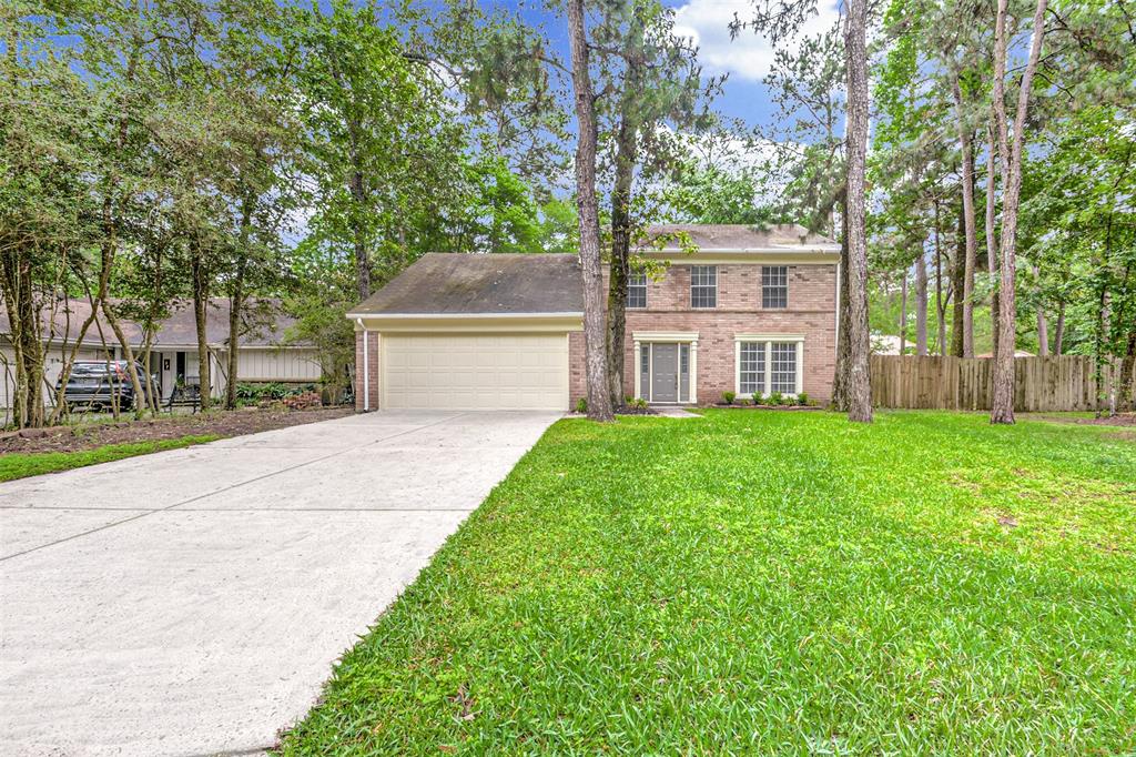 31 Sheep Meadow Place The Woodlands, Texas RECENTLY REMODELED home nestled in a quiet cul-de-sac. This home has it all! Upgrades include new flooring, new carpet, modern fixtures, lights and ceiling fans, fresh paint, new sliding doors, new fireplace, completely redone kitchen with new cabinetry, stainless steel appliances, granite countertops and breakfast bar. Completely redone bathrooms. New washer and dryer are included with the lease.
Excellent floor plan with formal living room and a secondary living room/family room. Open floor concept connecting all the rooms in the first floor. IMPRESSIVE backyard ready to entertain your guests! The beautiful mature trees make this green area very enjoyable.
Within walking distance to Mitchell Preserve and Falconwing Park.