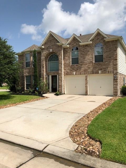 419 Spindle Ridge Drive Spring, Texas This is a beautiful 2 story corner lot home in pristine condition ! All bedrooms are located on second floor. HUGE backyard for the kids to play, fire pit and storage shed. No carpet. Spacious and plenty of room to roam about. Home is located minutes from I-45 just minutes from The Woodlands and easy access to Grand Parkway 99.