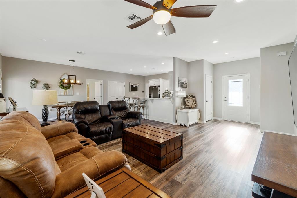 432 Pine Harbor Drive, Onalaska, TX 77360