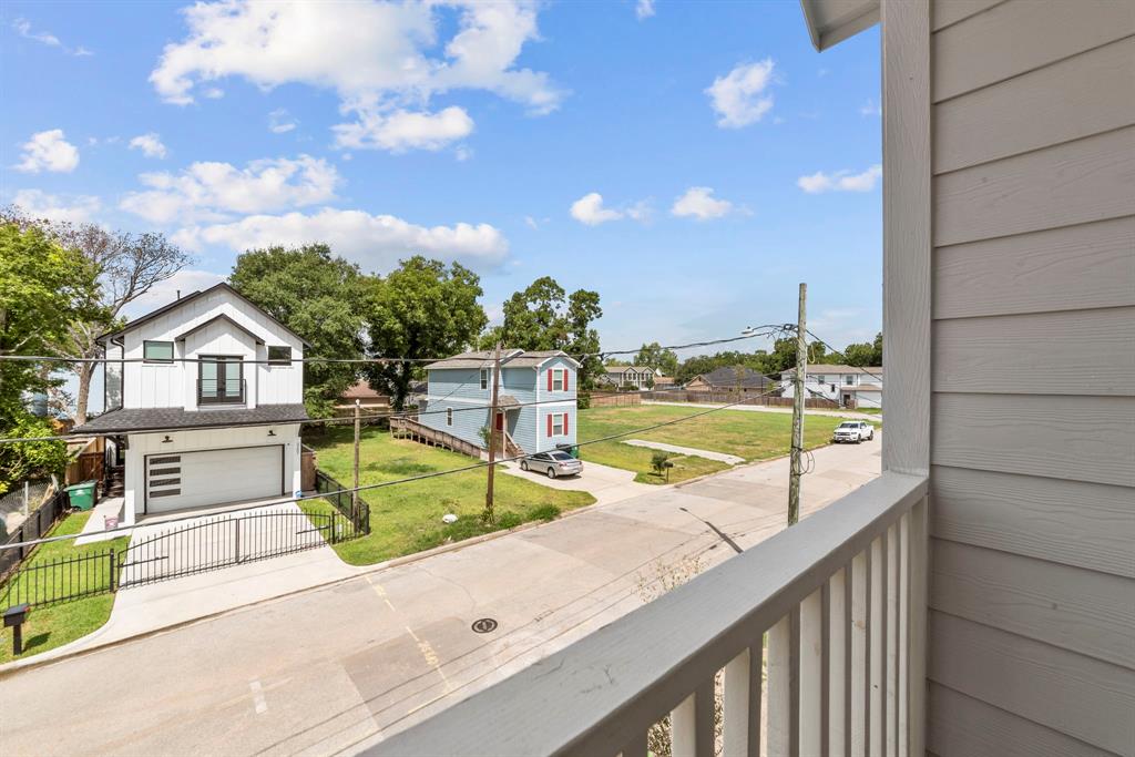 3206 2 Omega Street, Houston, Texas 77022, 3 Bedrooms Bedrooms, 6 Rooms Rooms,2 BathroomsBathrooms,Single-family,For Sale,Omega,80132310