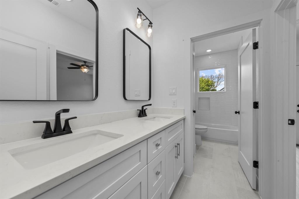 3206 2 Omega Street, Houston, Texas 77022, 3 Bedrooms Bedrooms, 6 Rooms Rooms,2 BathroomsBathrooms,Single-family,For Sale,Omega,80132310