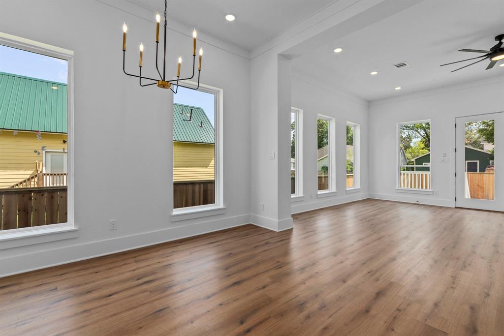3206 2 Omega Street, Houston, Texas 77022, 3 Bedrooms Bedrooms, 6 Rooms Rooms,2 BathroomsBathrooms,Single-family,For Sale,Omega,80132310