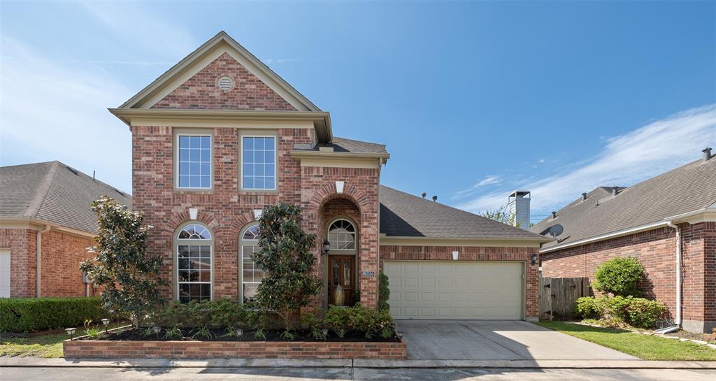Welcome to 1230 Seamist Dr in the gated community of Timbergrove Court in The Heights.