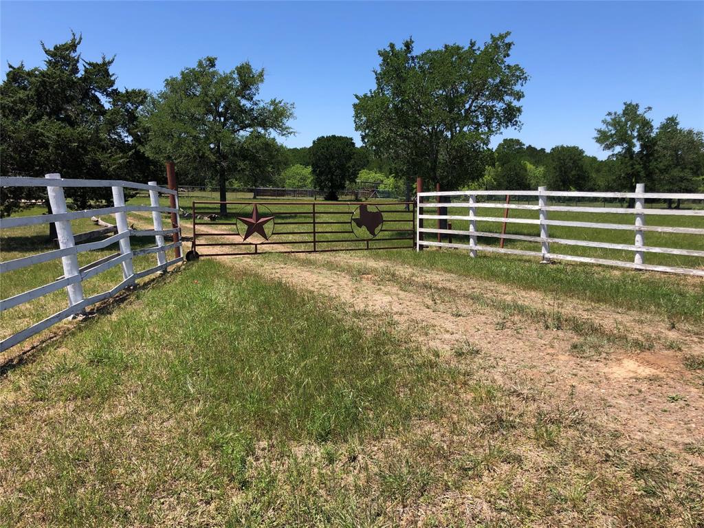 14624 N State Highway 95, Flatonia, TX 78941