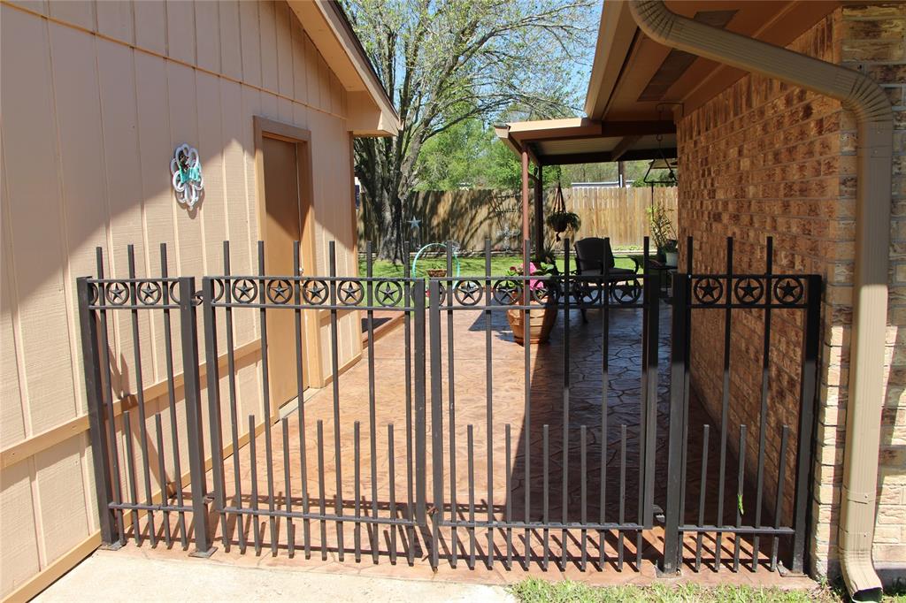Looking into back Yard from Driveway