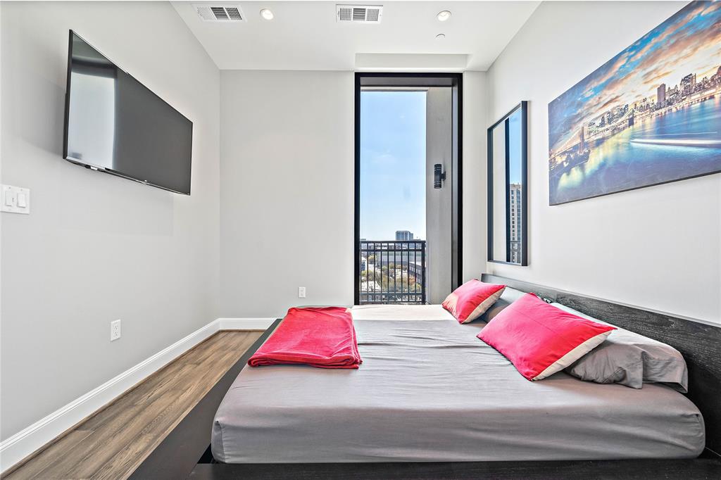 1211 Caroline Street, Houston, Texas 77002, 1 Bedroom Bedrooms, 4 Rooms Rooms,1 BathroomBathrooms,Mid/hi-rise Condo,For Sale,MARLOWE,Caroline,58551451
