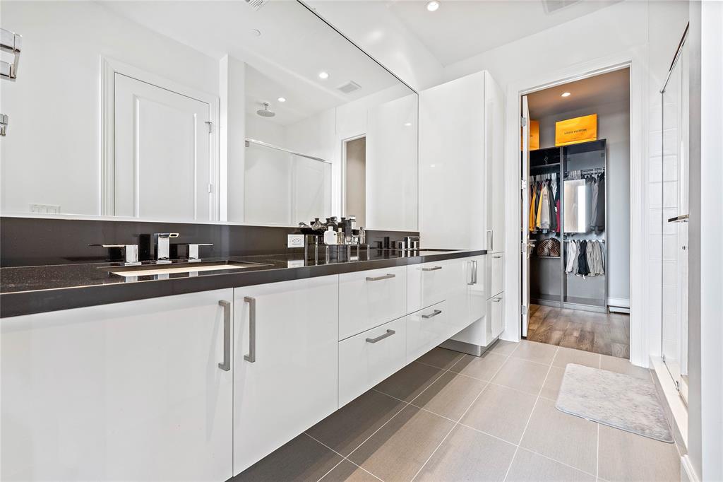 1211 Caroline Street, Houston, Texas 77002, 1 Bedroom Bedrooms, 4 Rooms Rooms,1 BathroomBathrooms,Mid/hi-rise Condo,For Sale,MARLOWE,Caroline,58551451