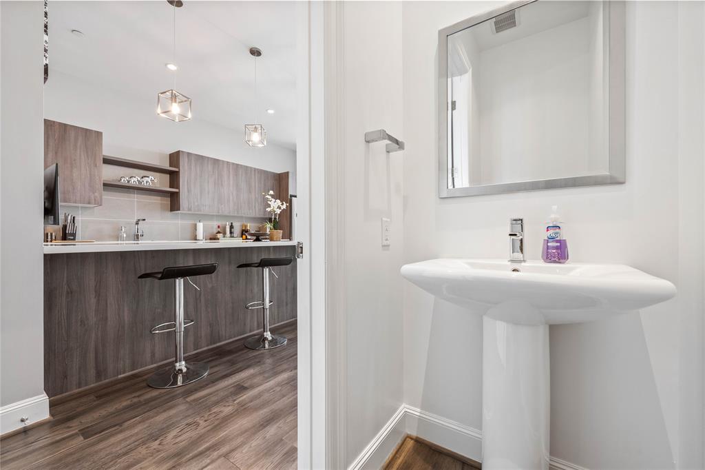 1211 Caroline Street, Houston, Texas 77002, 1 Bedroom Bedrooms, 4 Rooms Rooms,1 BathroomBathrooms,Mid/hi-rise Condo,For Sale,MARLOWE,Caroline,58551451