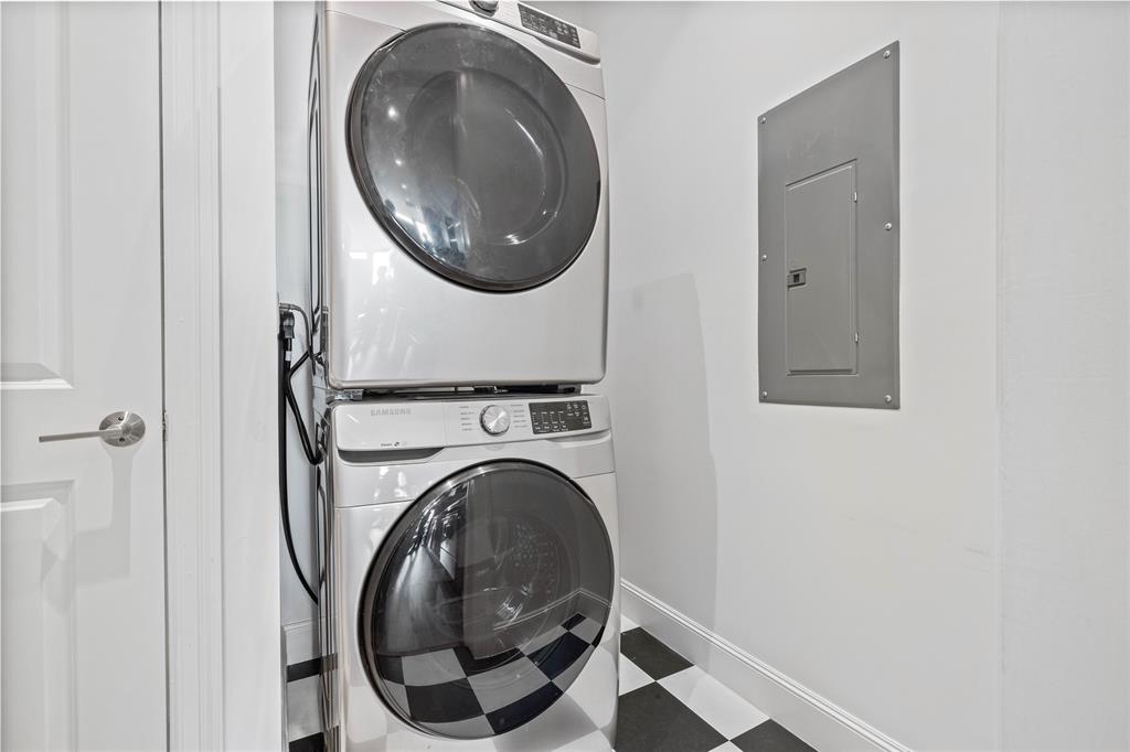 1211 Caroline Street, Houston, Texas 77002, 1 Bedroom Bedrooms, 4 Rooms Rooms,1 BathroomBathrooms,Mid/hi-rise Condo,For Sale,MARLOWE,Caroline,58551451