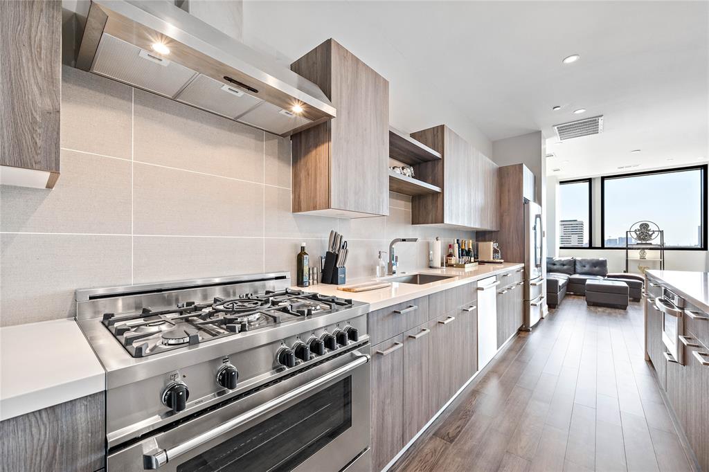 1211 Caroline Street, Houston, Texas 77002, 1 Bedroom Bedrooms, 4 Rooms Rooms,1 BathroomBathrooms,Mid/hi-rise Condo,For Sale,MARLOWE,Caroline,58551451