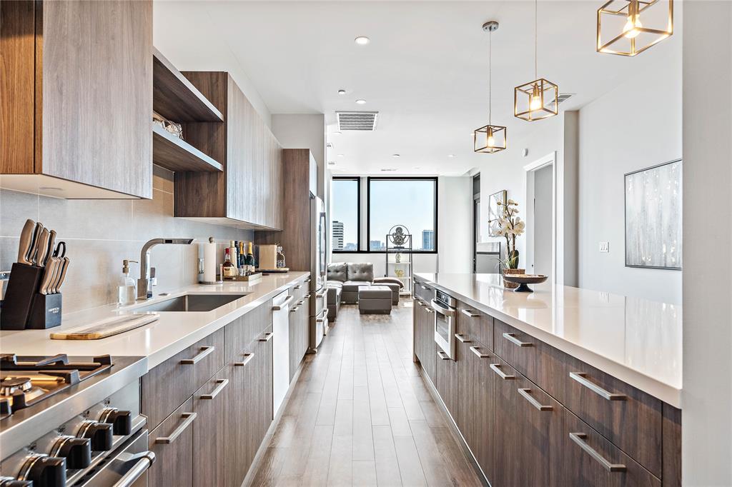1211 Caroline Street, Houston, Texas 77002, 1 Bedroom Bedrooms, 4 Rooms Rooms,1 BathroomBathrooms,Mid/hi-rise Condo,For Sale,MARLOWE,Caroline,58551451