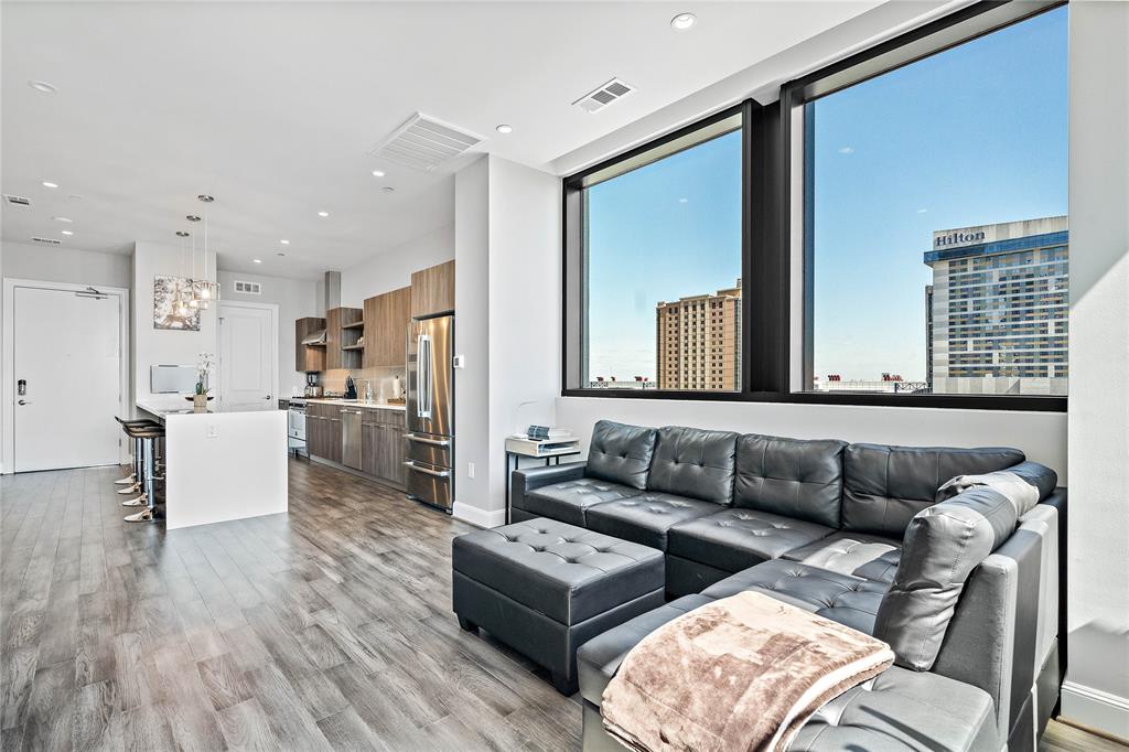 1211 Caroline Street, Houston, Texas 77002, 1 Bedroom Bedrooms, 4 Rooms Rooms,1 BathroomBathrooms,Mid/hi-rise Condo,For Sale,MARLOWE,Caroline,58551451