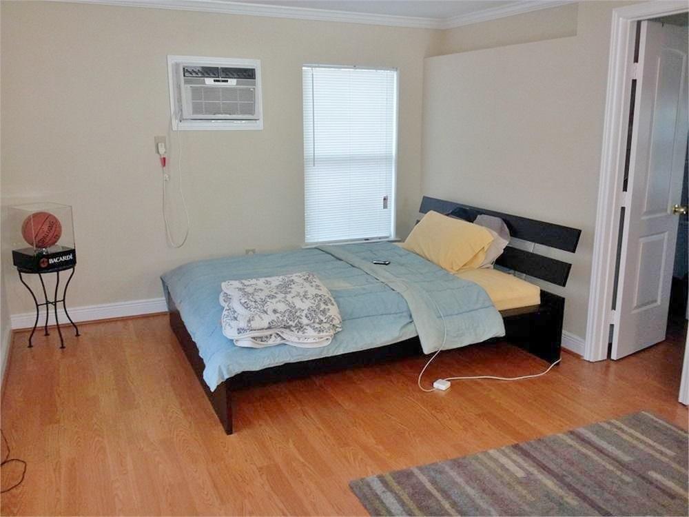 1655 1 Marshall Street, Houston, Texas 77006, 2 Bedrooms Bedrooms, 8 Rooms Rooms,2 BathroomsBathrooms,Single-family,For Sale,Marshall,82958054