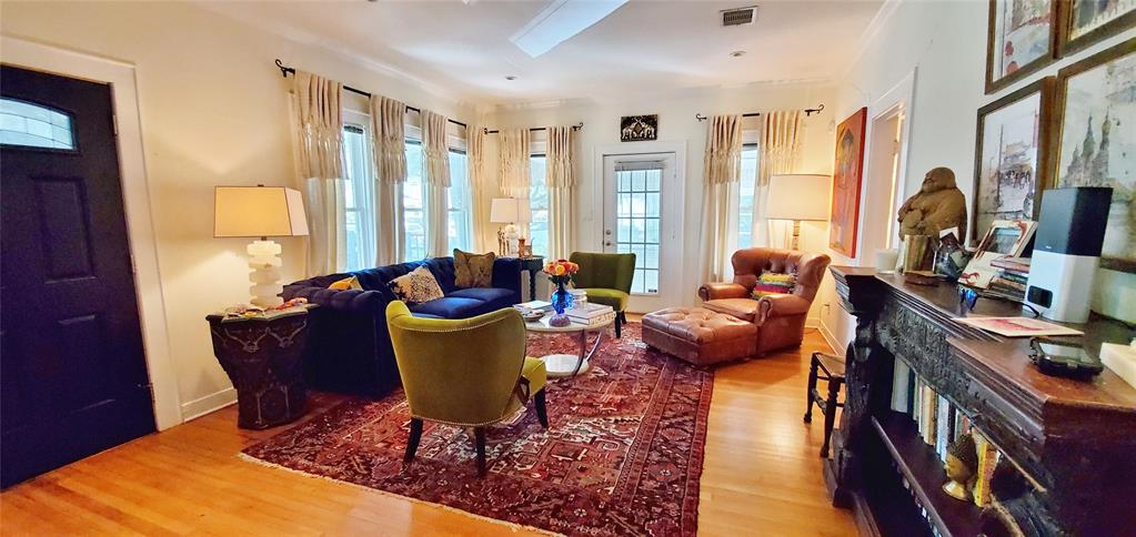 1655 1 Marshall Street, Houston, Texas 77006, 2 Bedrooms Bedrooms, 8 Rooms Rooms,2 BathroomsBathrooms,Single-family,For Sale,Marshall,82958054