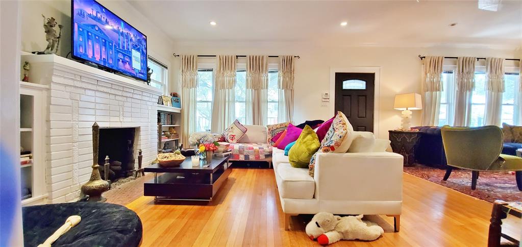 1655 1 Marshall Street, Houston, Texas 77006, 2 Bedrooms Bedrooms, 8 Rooms Rooms,2 BathroomsBathrooms,Single-family,For Sale,Marshall,82958054