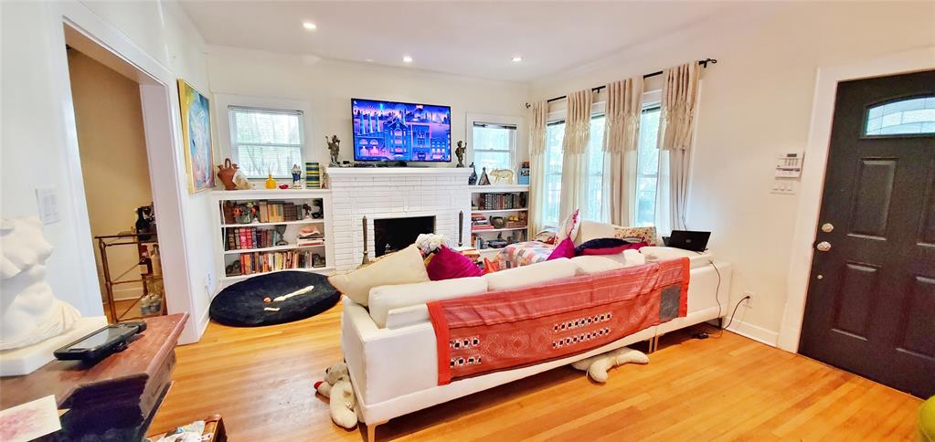1655 1 Marshall Street, Houston, Texas 77006, 2 Bedrooms Bedrooms, 8 Rooms Rooms,2 BathroomsBathrooms,Single-family,For Sale,Marshall,82958054