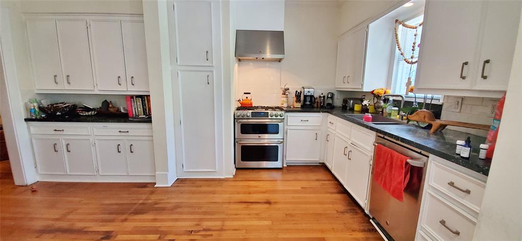 1655 1 Marshall Street, Houston, Texas 77006, 2 Bedrooms Bedrooms, 8 Rooms Rooms,2 BathroomsBathrooms,Single-family,For Sale,Marshall,82958054