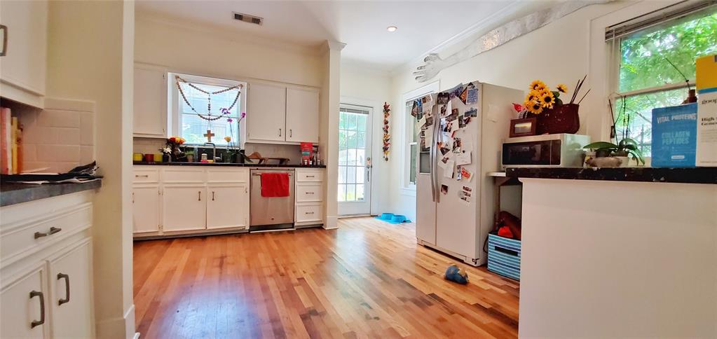 1655 1 Marshall Street, Houston, Texas 77006, 2 Bedrooms Bedrooms, 8 Rooms Rooms,2 BathroomsBathrooms,Single-family,For Sale,Marshall,82958054