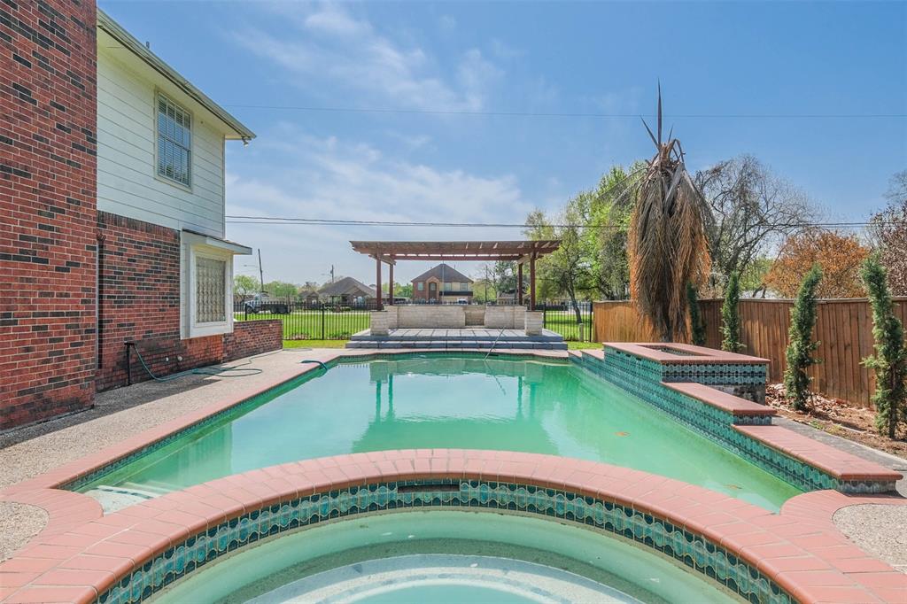10404 2 Wingtip Drive, Houston, Texas 77075, 5 Bedrooms Bedrooms, 15 Rooms Rooms,4 BathroomsBathrooms,Single-family,For Sale,Wingtip,87807753
